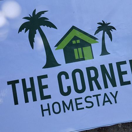 The Corner Homestay Kuta  Екстериор снимка