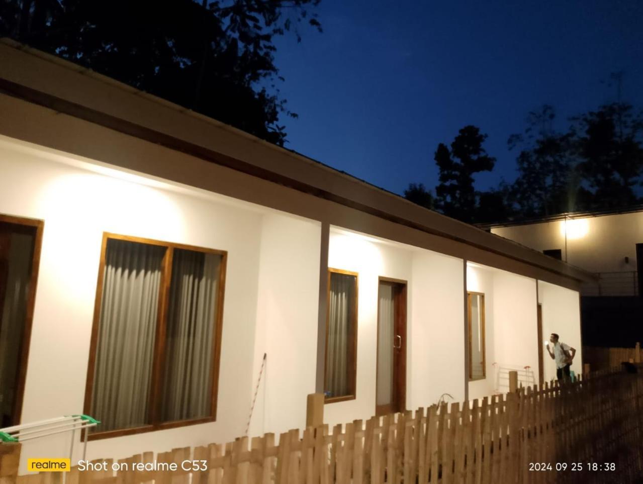 The Corner Homestay Kuta  Екстериор снимка